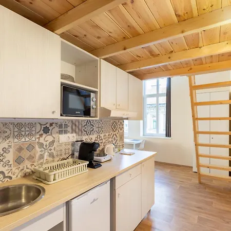 Mezzanine With Ac At Keleti Railways Long-term Appartement Boedapest