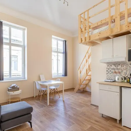 Mezzanine With Ac At Keleti Railways Long-term Appartement *