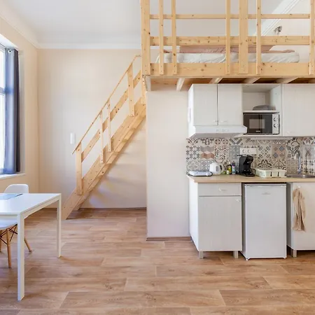 Mezzanine With Ac At Keleti Railways Long-term Appartement *